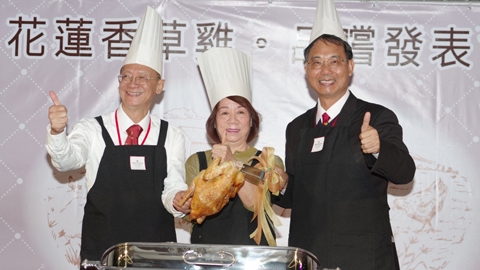 香草飼料取代抗生素 花蓮香草雞強壯又營養